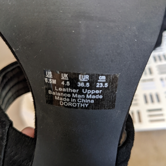 Bleeker and Bond Dorothy Mules - Picture 3 of 4